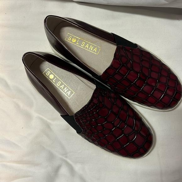 Sol Sana Shoes - Solsana Maroon Black Croc Embossed Slip On Loafers.  size 8. EU 38